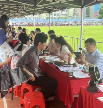 贵阳贵安2025年高校毕业生引筑系列活动走进华南理工大学
