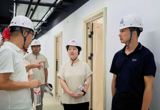 贵阳人才集团领导班子带队赴贵阳人才安居公司旗下筑巢公寓开展“数博会”前安全生产检查